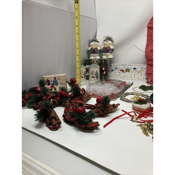 Mixed Lot of Christmas Items Candles Napkin Rings Jewelry Pillow Ornaments Bear - Picture 13 of 16